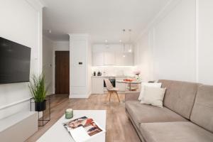 Close-Urban Chic - Luxury Stay at Mennica Residence Warsaw