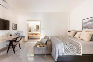 Carved Door Villa Canggu