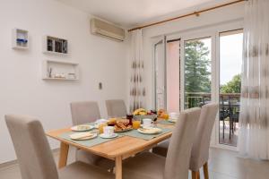 Apartment Rubina, 2 bedrooms, big terrace and secure parking