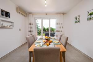 Apartment Rubina, 2 bedrooms, big terrace and secure parking