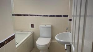 3 Bedroom Home, Walk to Town