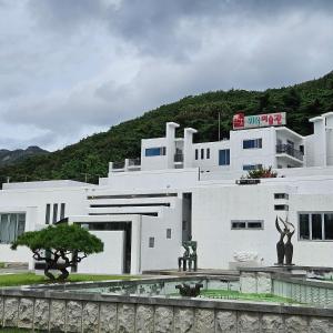 HwiMokArt Resort