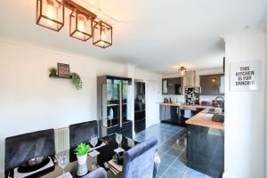 4 BDR House By Caledonia Luxe Stays Short Lets & Serviced Accommodation Billingham