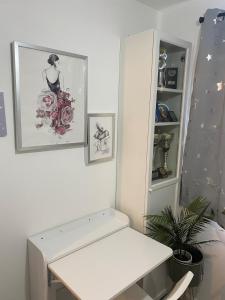 Home Away From Home! Lovely House Near M1