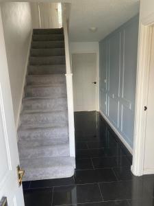 Home Away From Home! Lovely House Near M1