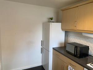 Home Away From Home! Lovely House Near M1