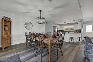 Starlight Meadows 3 mi to Downtown whot tub