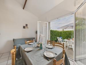 Piscine commune, terrasse, maison pour 5