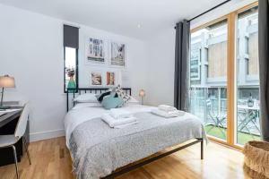 Pass the Keys Oxford Castle - City Centre Apartment Balcony