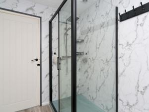 Pass the Keys Centrally Located Modern Seaside House