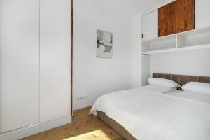 Meissnera Bright Apartment in Poznań with Parking by Noclegi Renters