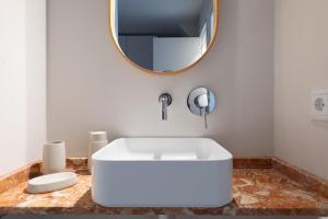 Charming Flat with Patio Lisbon