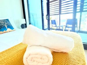 Sydney CBD Top level 2 bedroom Condo with amazing view Pool Gym 3