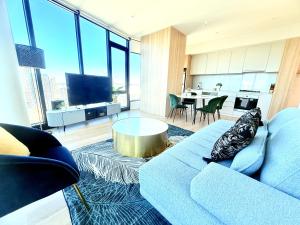 Sydney CBD Top level 2 bedroom Condo with amazing view Pool Gym 3