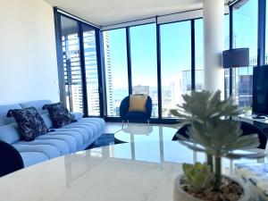 Sydney CBD Top level 2 bedroom Condo with amazing view Pool Gym 3