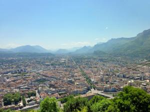 Hotels hotelF1 Grenoble Universite : photos des chambres