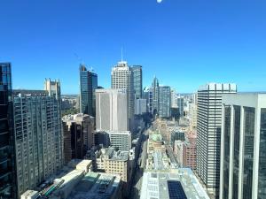 Sydney CBD Top level 2 bedroom Condo with amazing view Pool Gym 3