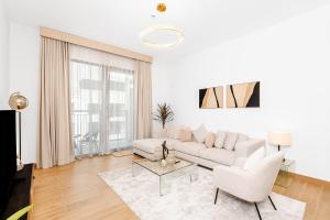 Escape24 Elegant 1BR with Sea View & Beach Access in La Mer