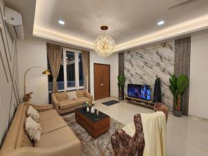 The Glass House 5Bhk