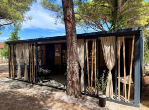 TJ Escape - Mobile Home With Hot Tub And Terrace