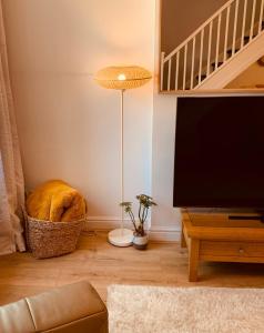 Gorgeous Central Home & Parking Short or Long term Nr Hospital Cathedral