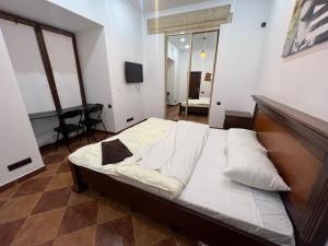 HOUSE of UKRAINE на площі Ринок з приватним БОМБОСХОВИЩЕМ