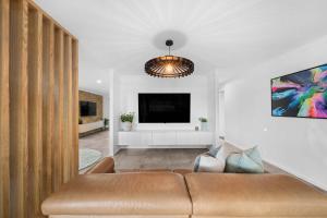 Little Mountain Modern Acreage Retreat