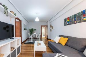 POLITTE amplio apartamento & garaje - el Casco Viejo a tus pies