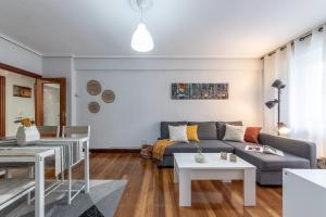 POLITTE amplio apartamento & garaje - el Casco Viejo a tus pies