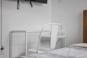 Bloomfield Pittsburgh G Cozy and Bright Private Bedroom, Shared Bathroom, with Free Parking