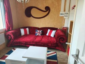 independent apartment in house with 3 bedrooms