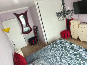 independent apartment in house with 3 bedrooms