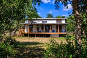 Mimosa Waterfront with Hot Tub
