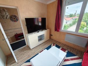 independent apartment in house with 3 bedrooms