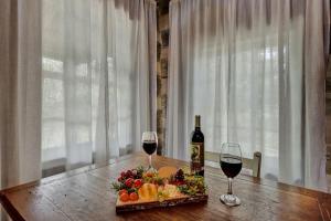 Town Creek Cabin Walk to Main St