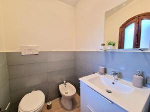 Villa Giacoma hot tub and garden