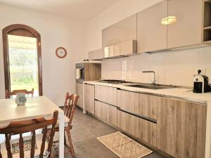 Villa Giacoma hot tub and garden