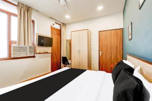 Super Collection O Palam Near Railway Station