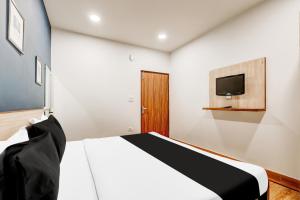 Super Collection O Palam Near Railway Station