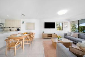 Seabreeze Stay - Modern Oceanfront Escape with Pool