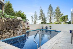 Seabreeze Stay - Modern Oceanfront Escape with Pool