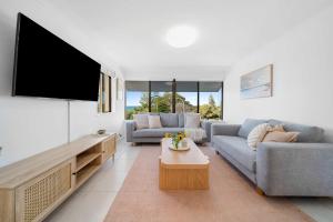 Absolute Oceanfront Stay At Mooloolaba and Alex