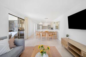 Absolute Oceanfront Stay At Mooloolaba and Alex