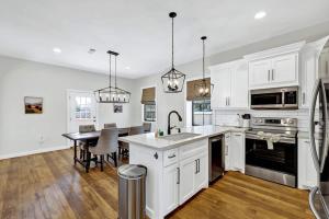 Willies House with Country Views - Shared Party Barn