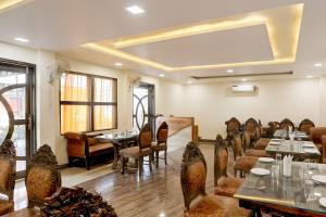 Super Townhouse Hyderabad Gate IIT BHU Formerly RK Heights