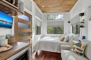 Selena-Romantic Tiny Home-Firepit