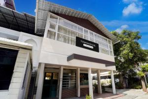 Super Townhouse Deshabhimani Road Kaloor Kochi