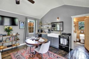 Luxurious & Intimate Cottage in Fred Wine Country!