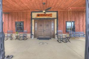 Oakridge Ranch - Pool,Hot Tub, Pickleball Court, Whiskey & Wine Room