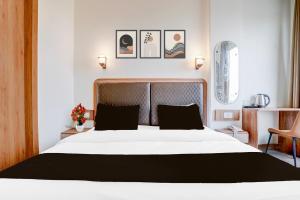 Super Townhouse Lahartara Railway Bridge Near Bus Stop